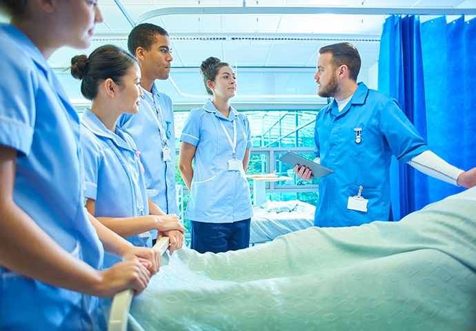 doctor explaining something to a team of trainees
